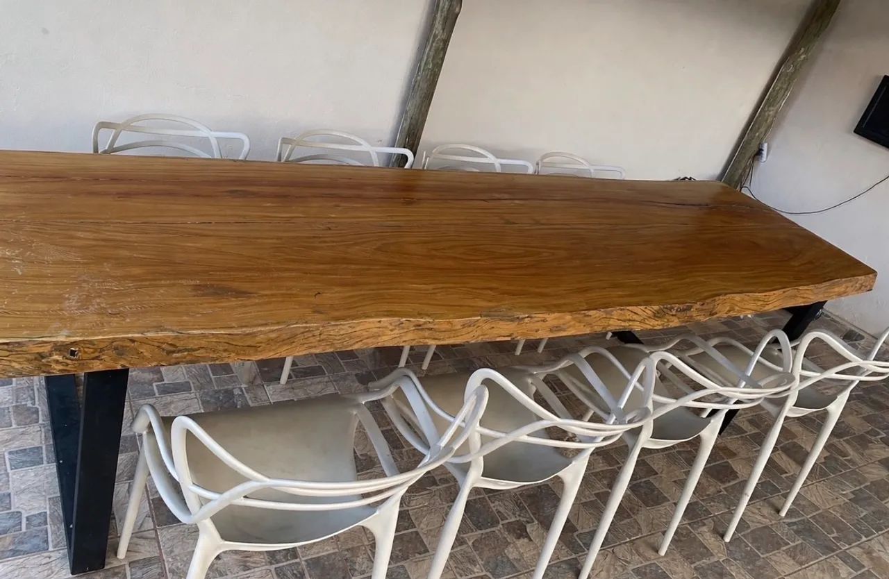 Mesa em madeira rústica 