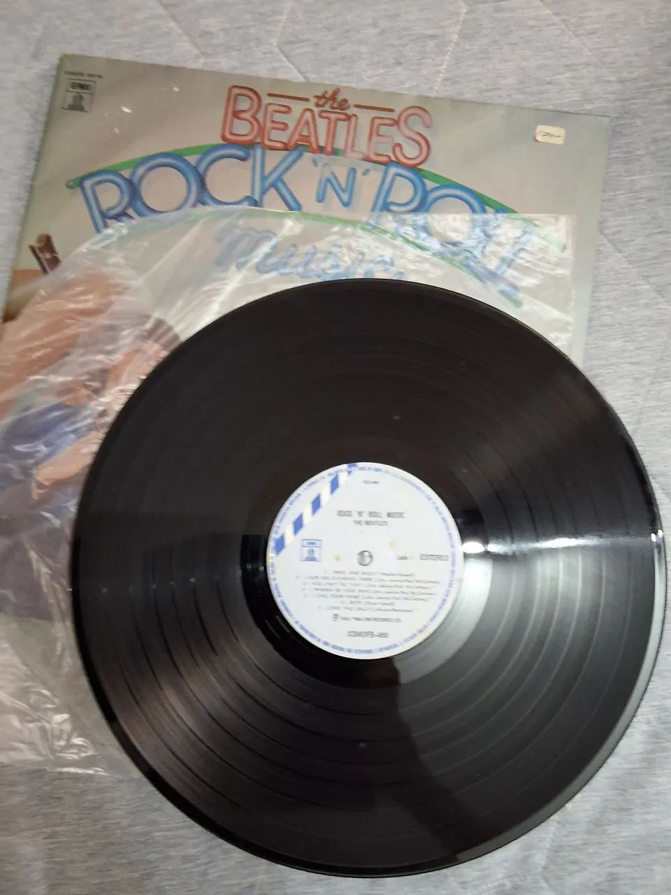 LP THE BEATLES 1976 DUPLO ROCK'N'ROLL - Foto 4