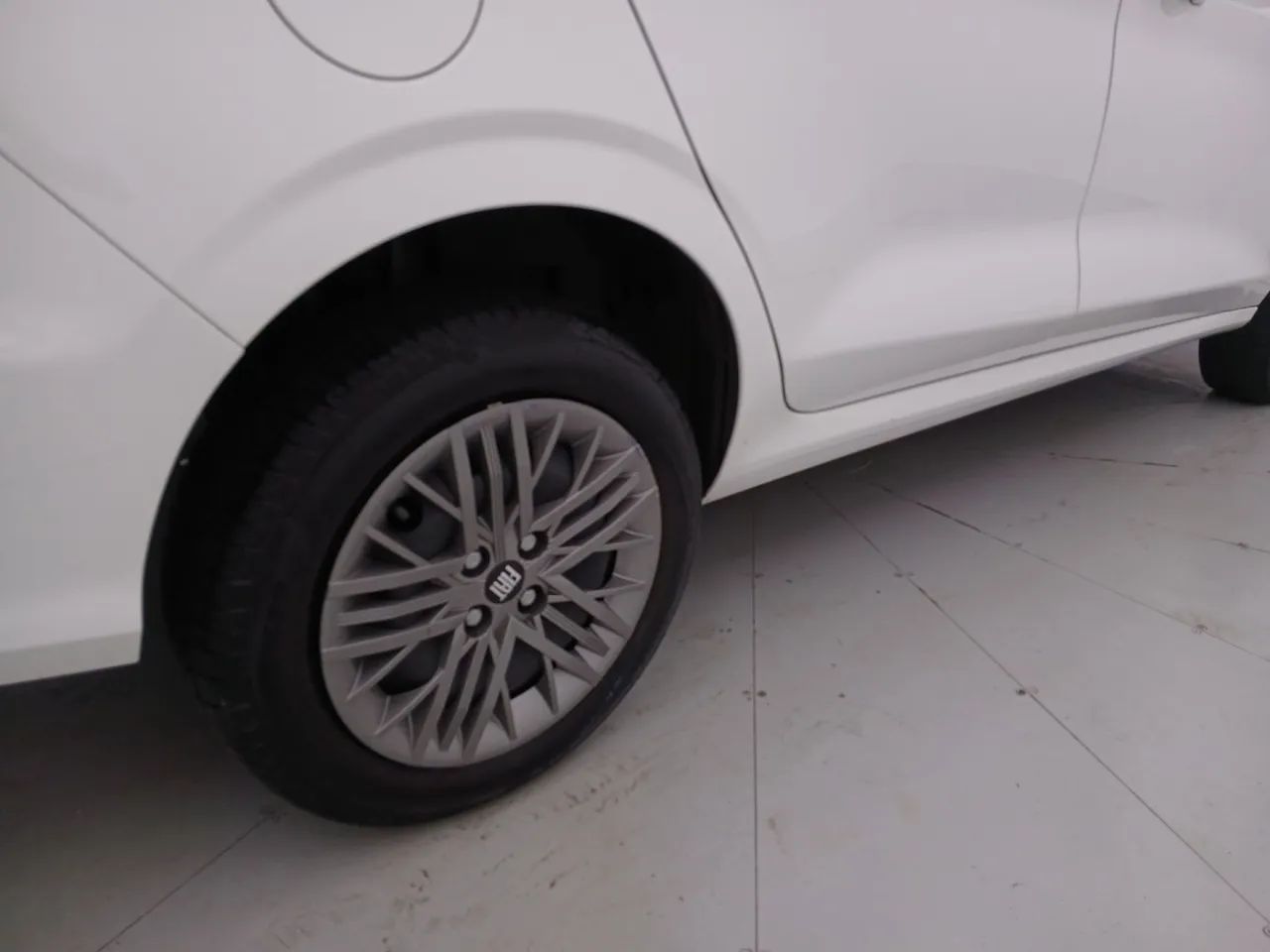 Fiat Cronos Drive 1.0 6V, foto 14 de 18