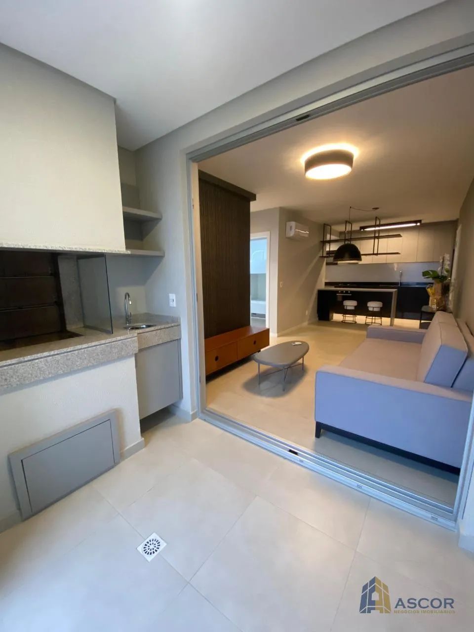 Apartamento com 2 dormitórios mobiliado e decorado - 70m² de área privativa - Foto 4