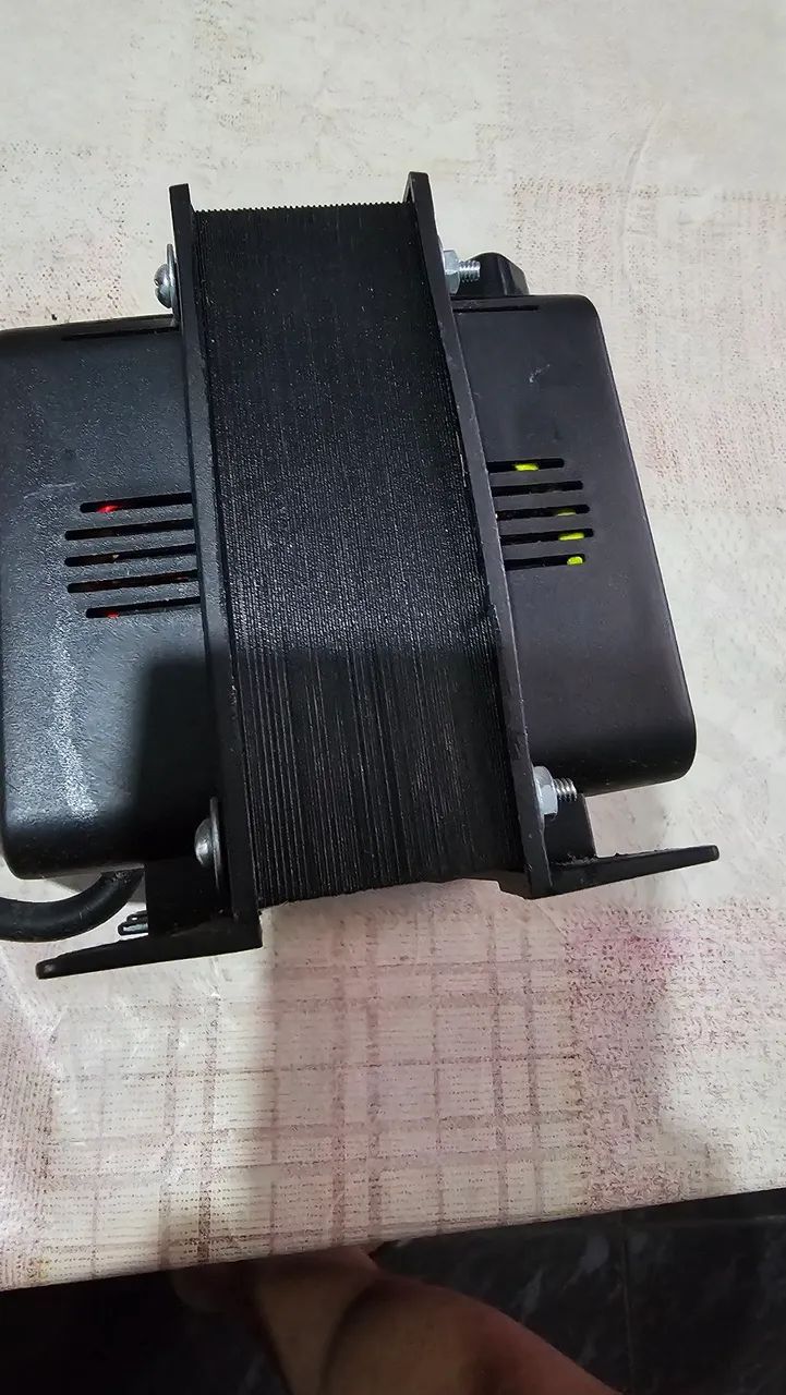 Auto transformador upsai 2000va 110 para 100 - Foto 4