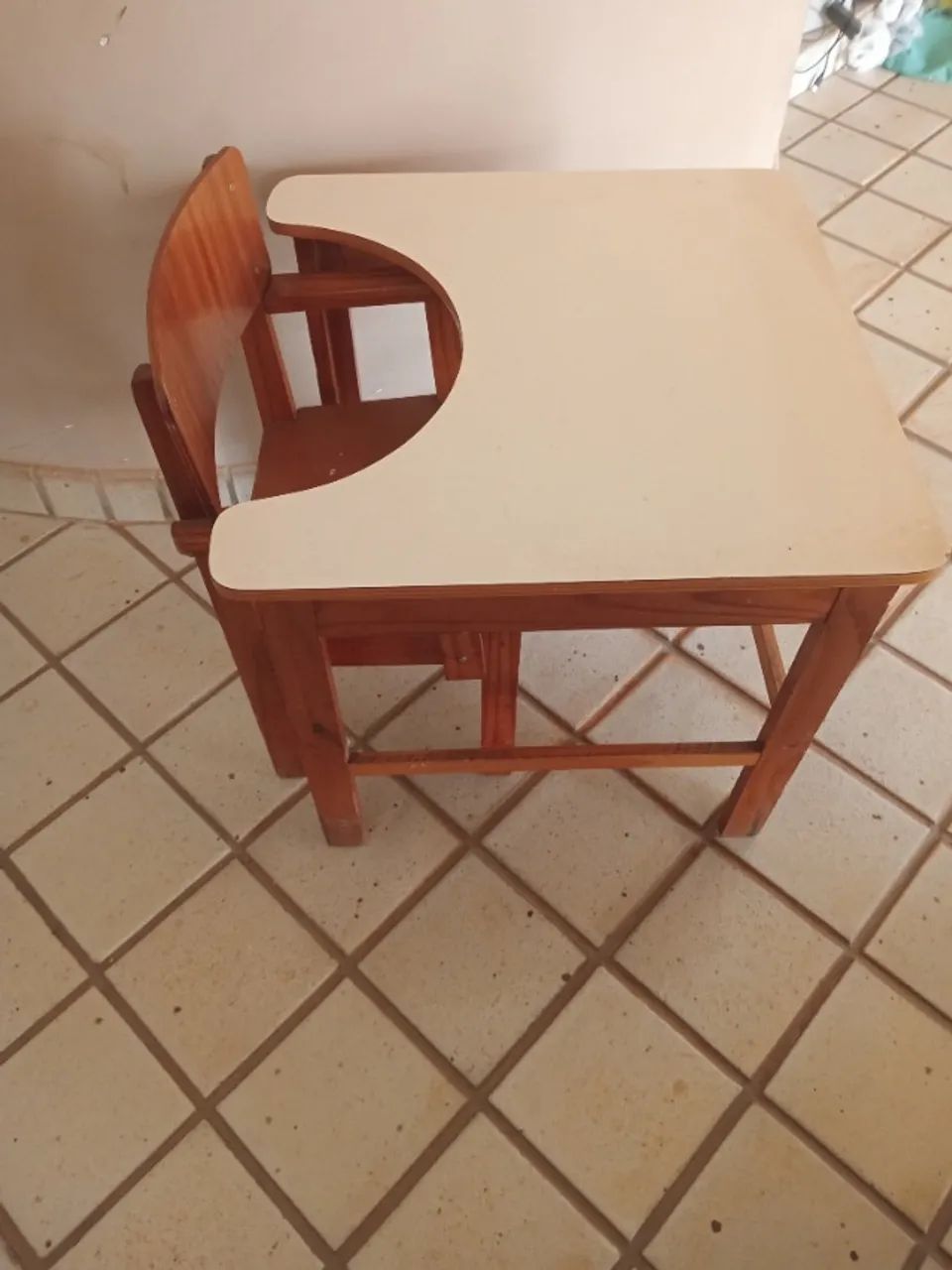 Mesinha infantil consultório