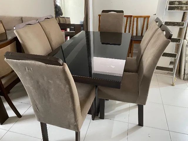 Mesa de jantar c/ 6 cadeiras estofadas 