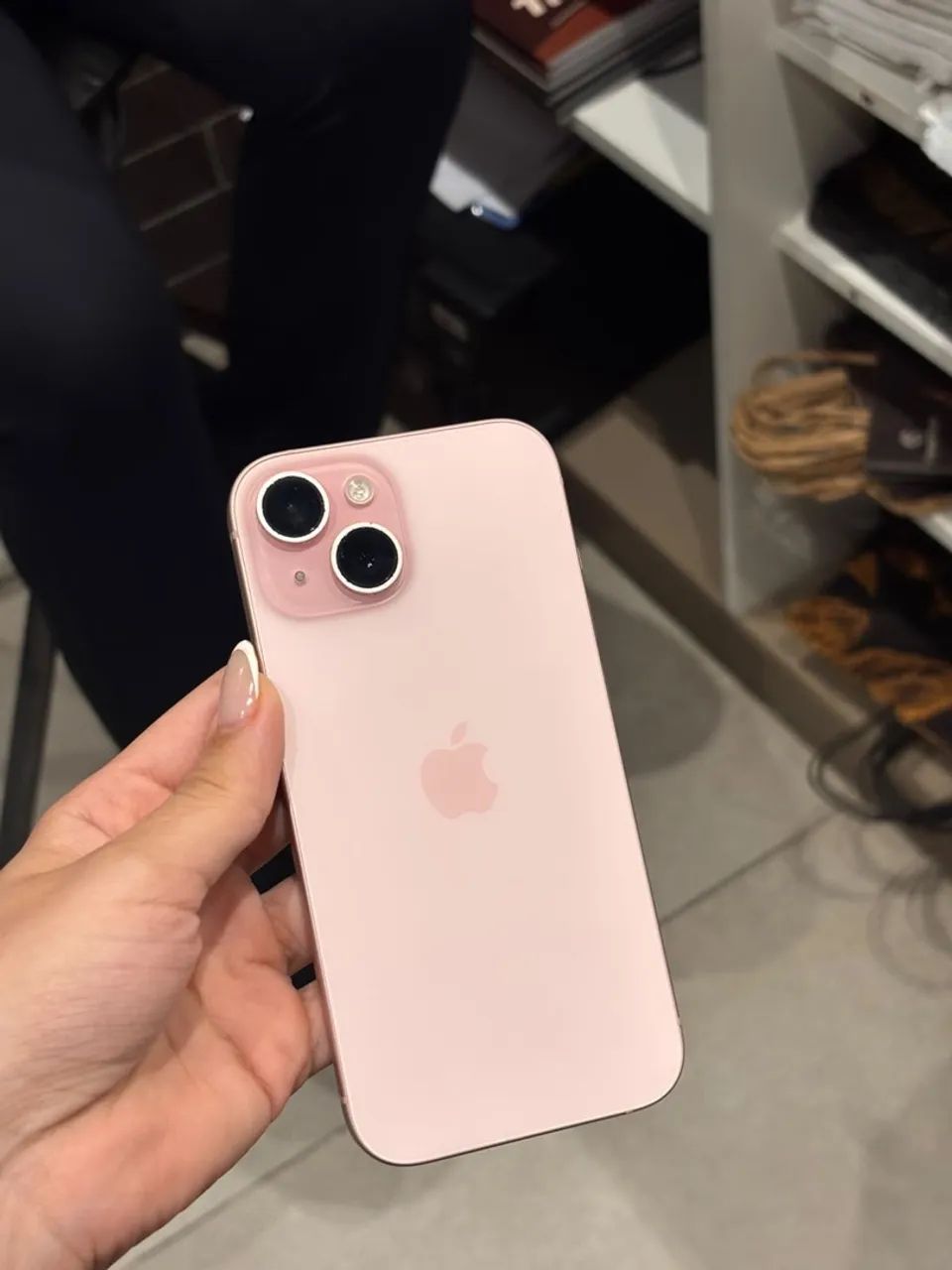 IPHONE 15 / NUNCA TROCOU PEÇA / ACOMPANHA CAIXA - Foto 2