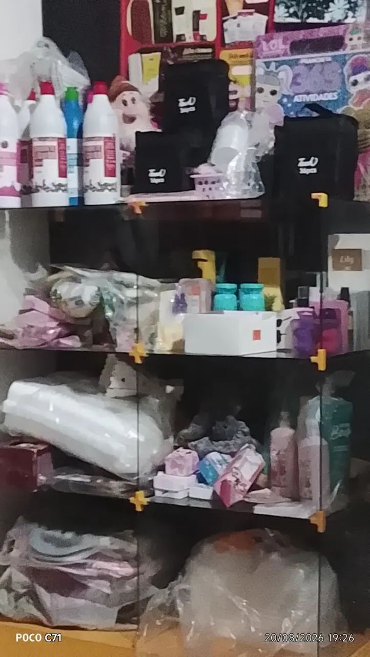Vendo vitrine com produtos