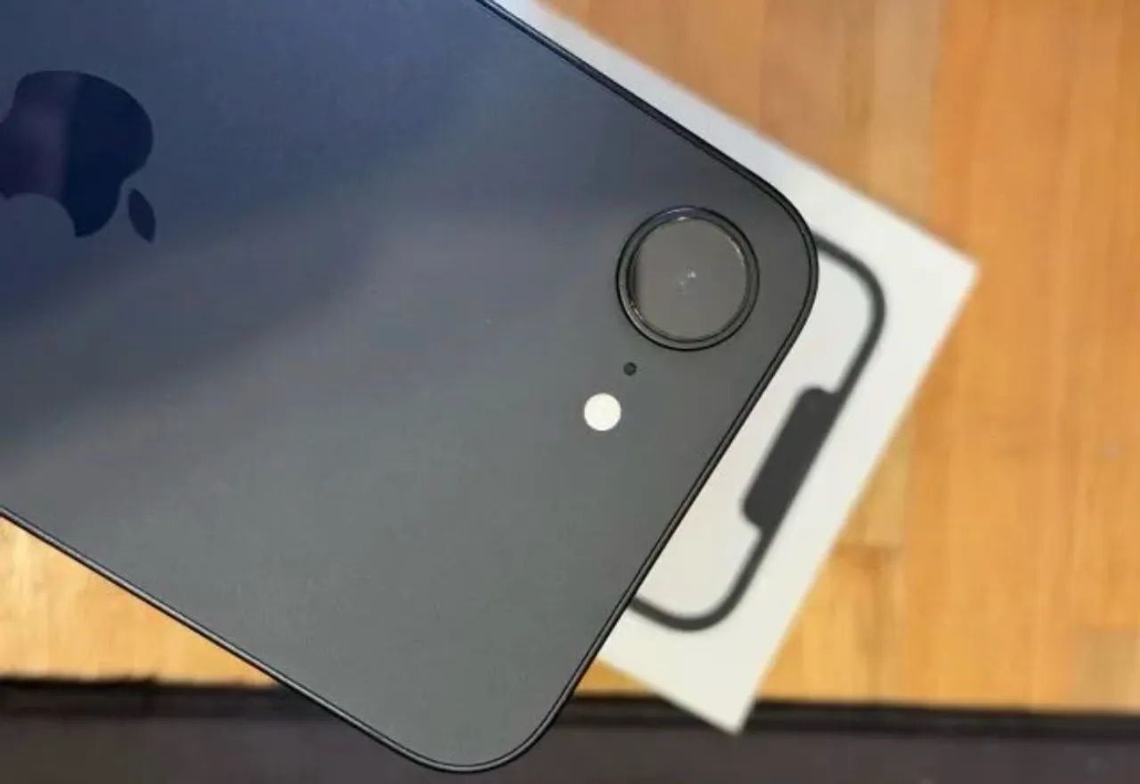 Vendo iPhone 16e - Foto 2