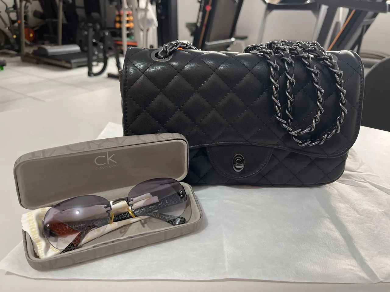 Óculos calvin Klein + bolsa matelassê 