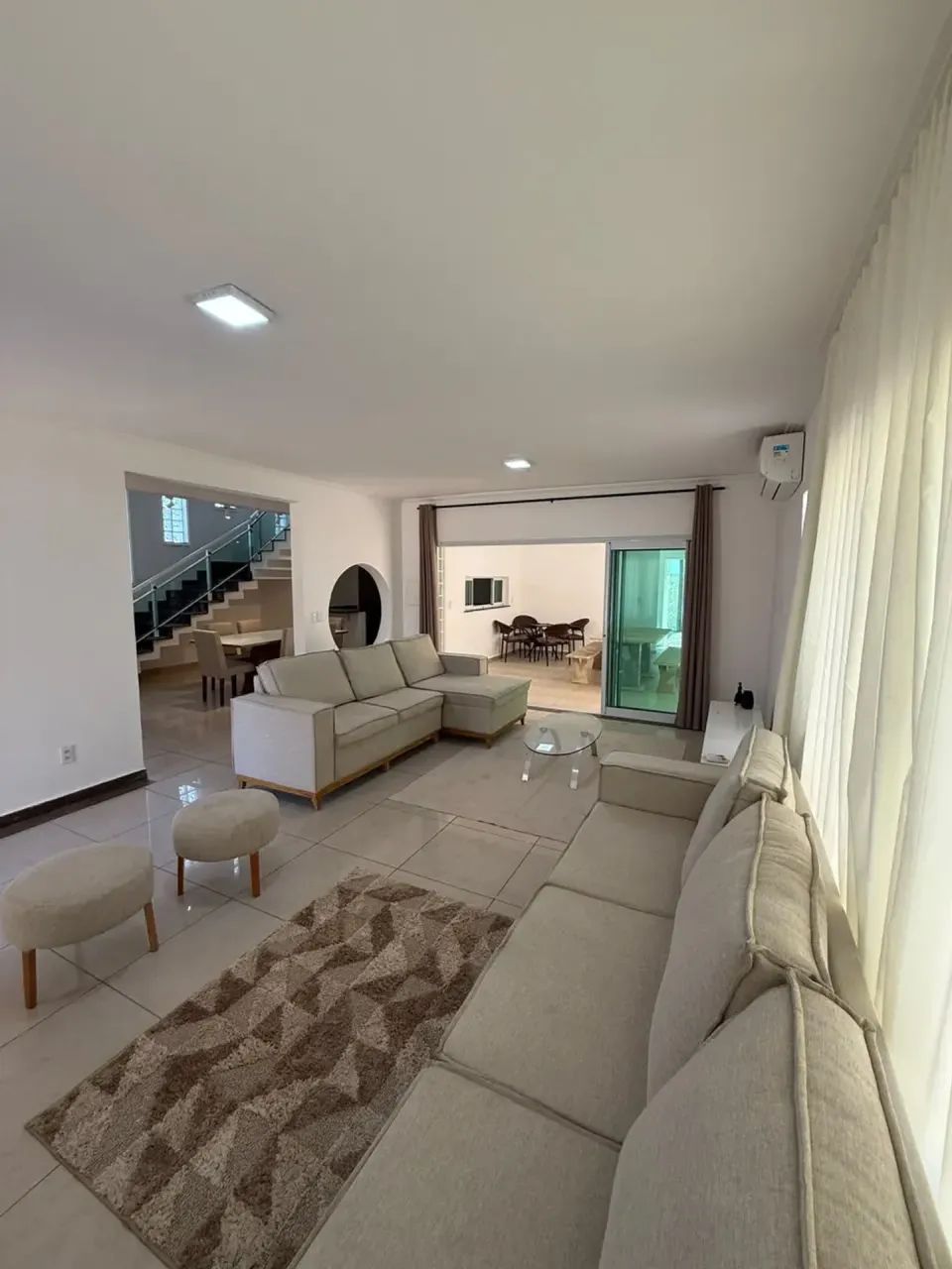 Casa de esquina no Alphaville Eusébio com área de lazer privada