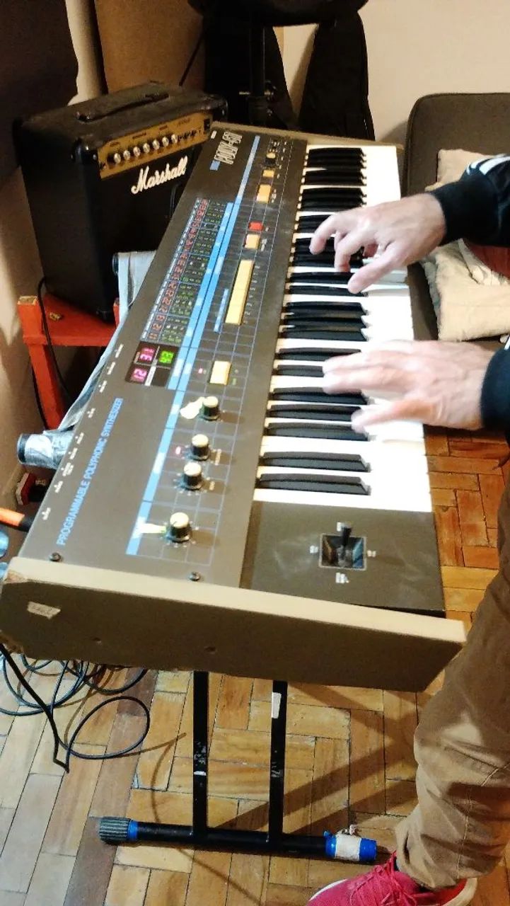 Sintetizador Korg Poly-61 - Foto 2