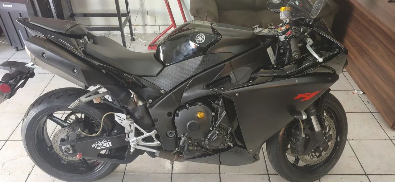 R1 Yamaha 