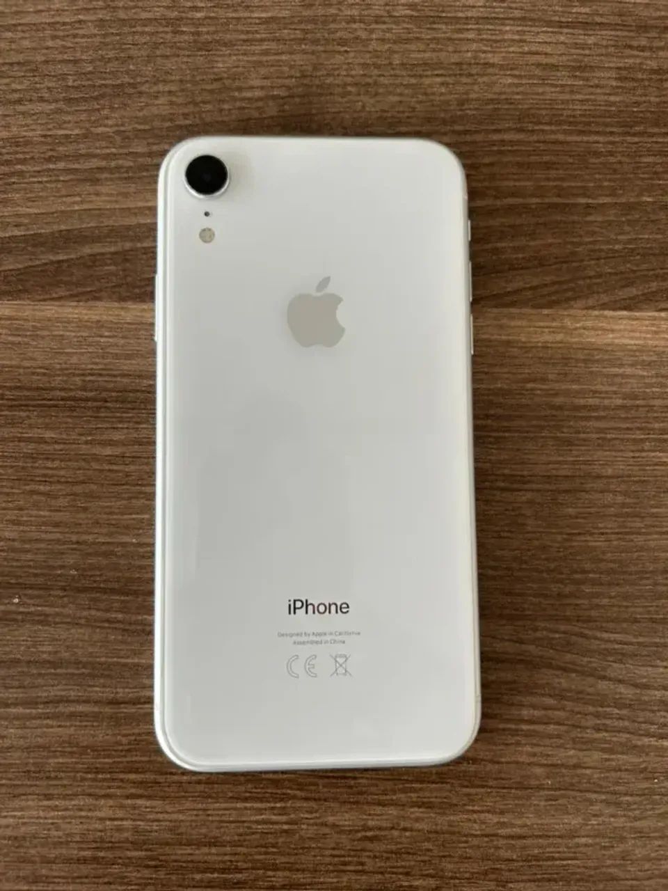 Iphone Xr com alguns trincos na pelicula