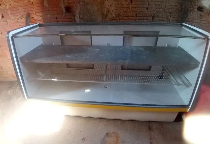 Vendo um expositor de 2 metros 