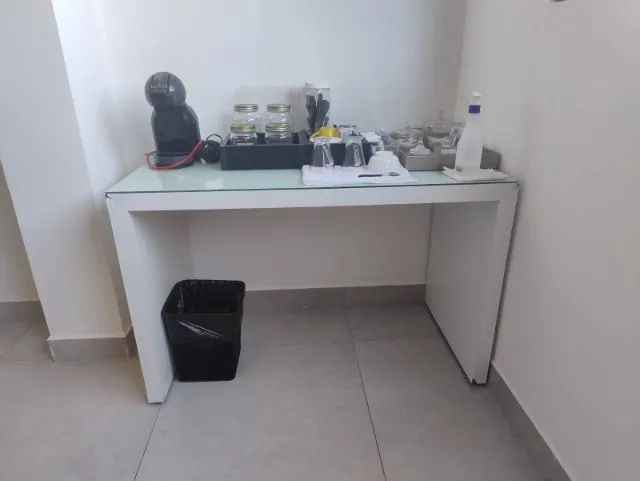 Mesa com tampo de vidro