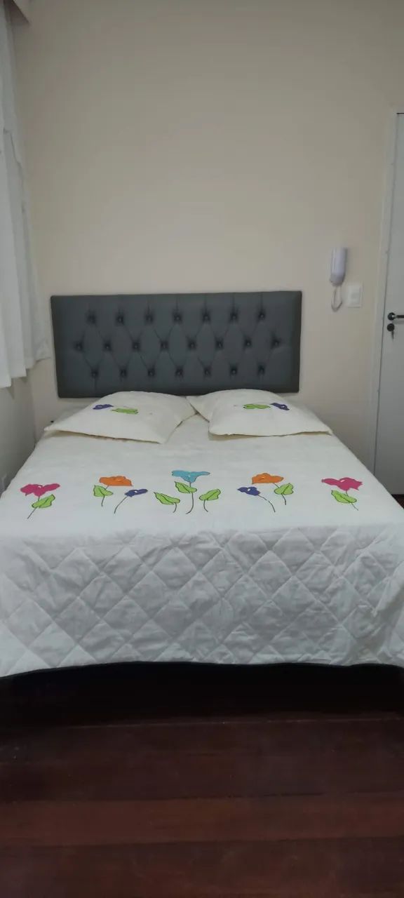 EXCELENTE QUARTO MOBILIADO 