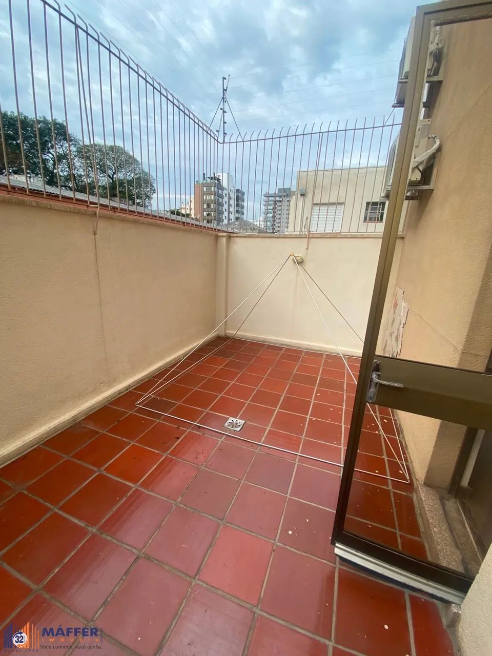 Sala comercial, ensolarada e arejada com 2 terraços. - Foto 5