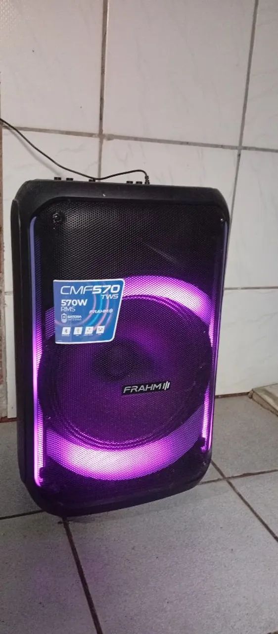 Caixa de som semi nova 380$ entrego dependendo 