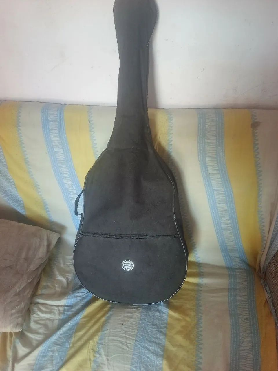 Vende-se violão