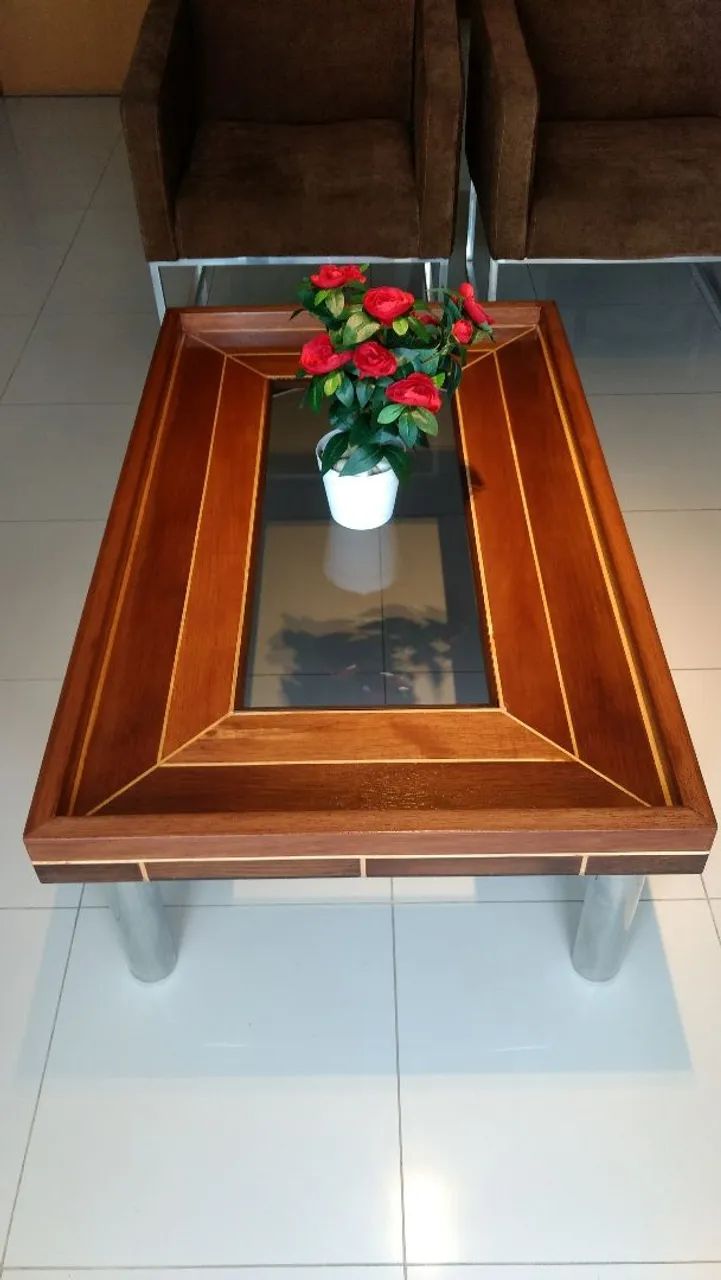 Mesa de centro de madeira maciça com vidro  - Foto 4