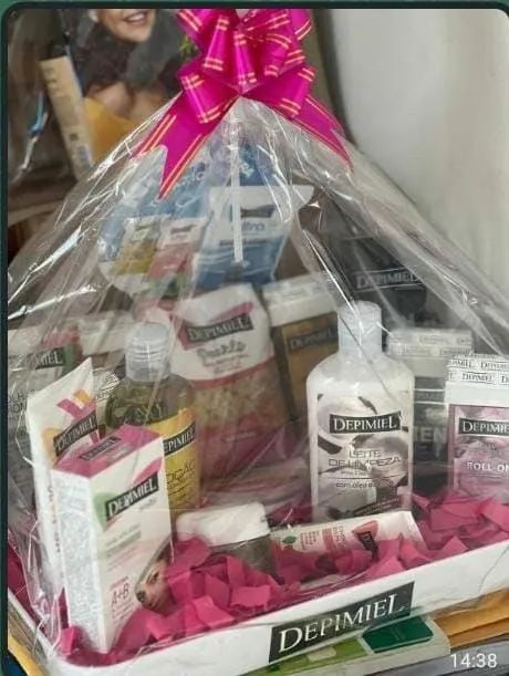 Cesta Recheada de Produtos para Depilação. 