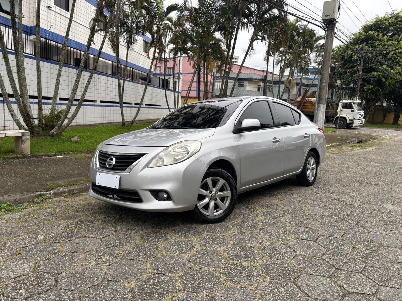 Nissan Versa VERSA SL 1.6 16V Flex Fuel 4p Mec. 2013