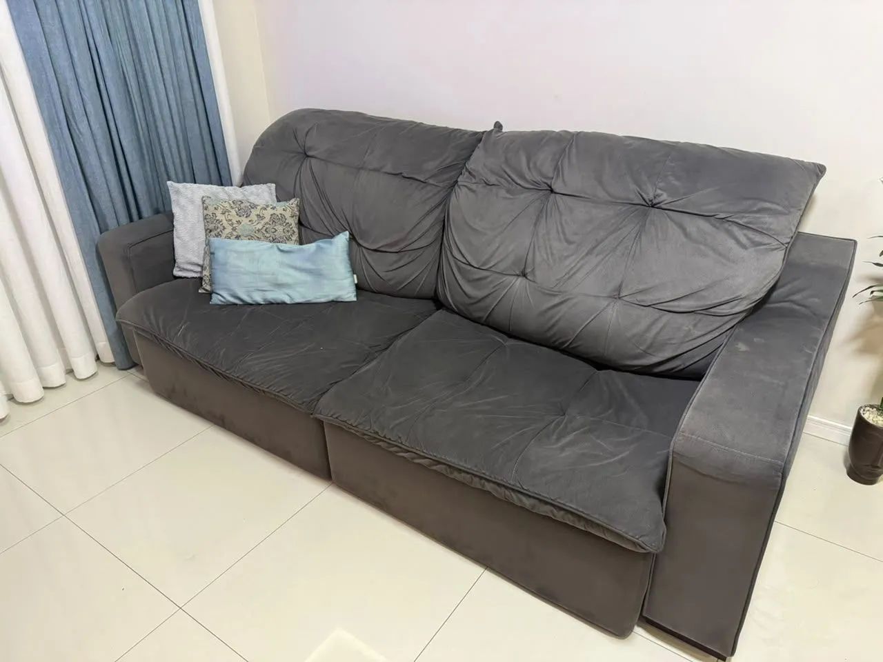 Vendo sofá reclinável, que vira cama. 2,45m