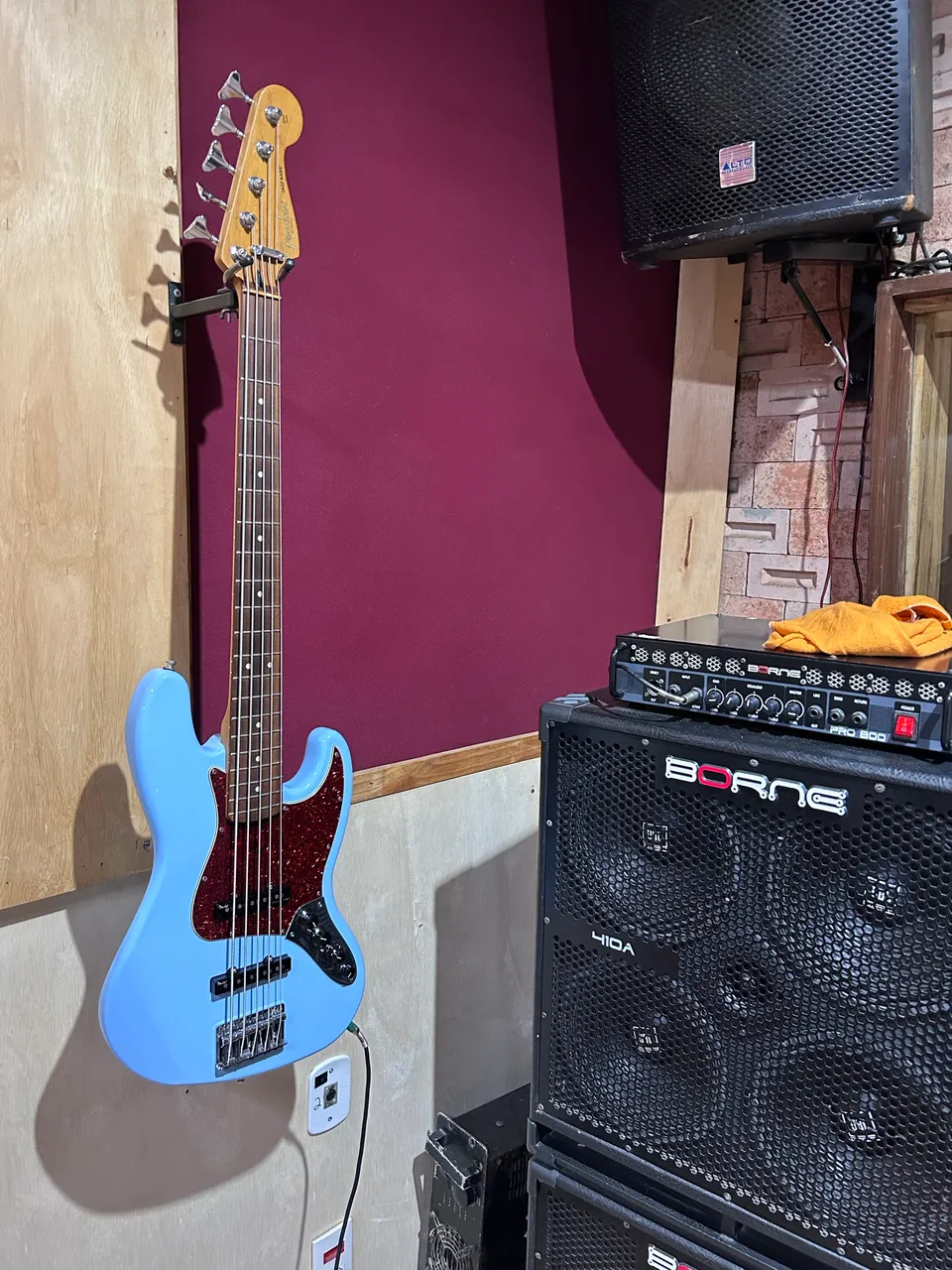 baixo fender jazz bass deluxe