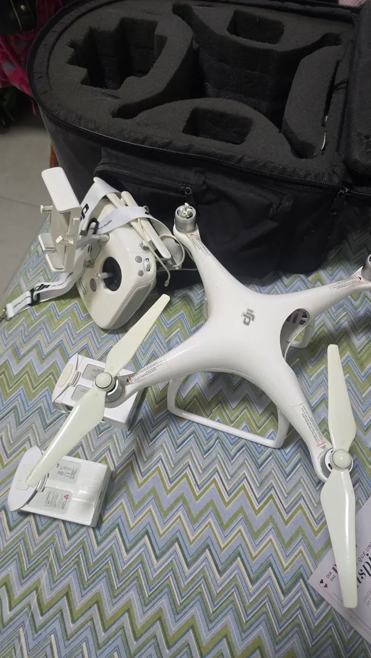 DRONE DJI PHANTON P 4 COM 2 BATERIAS E BOLSA DE VIAGEM  - Foto 4