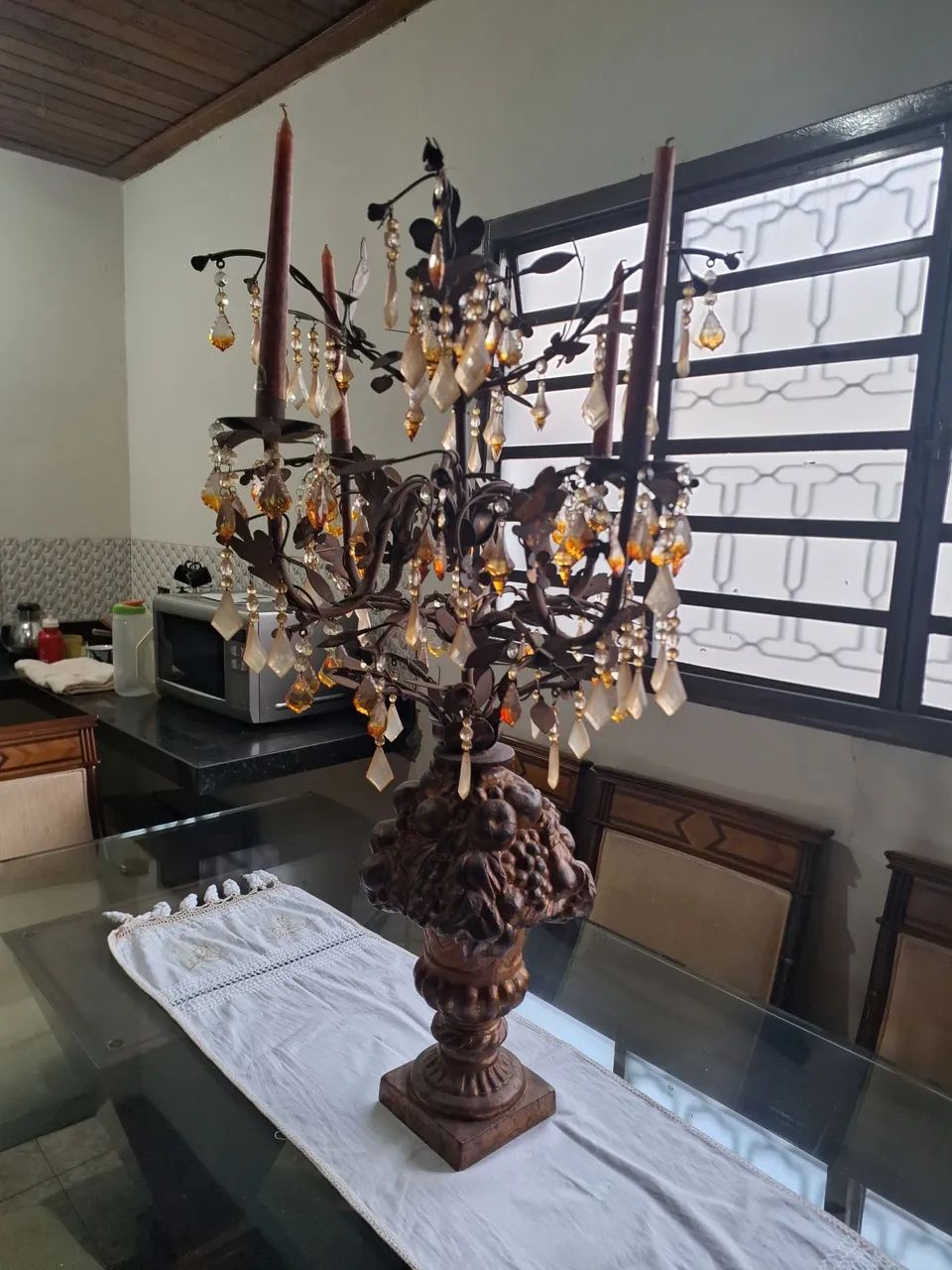 Mesa de vidro com 8 cadeiras + candelabro - Foto 5