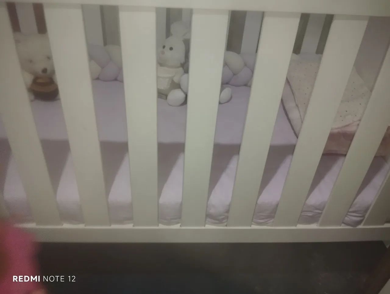 Berço com colchão e um lençol e um mosquiteiro - Foto 3