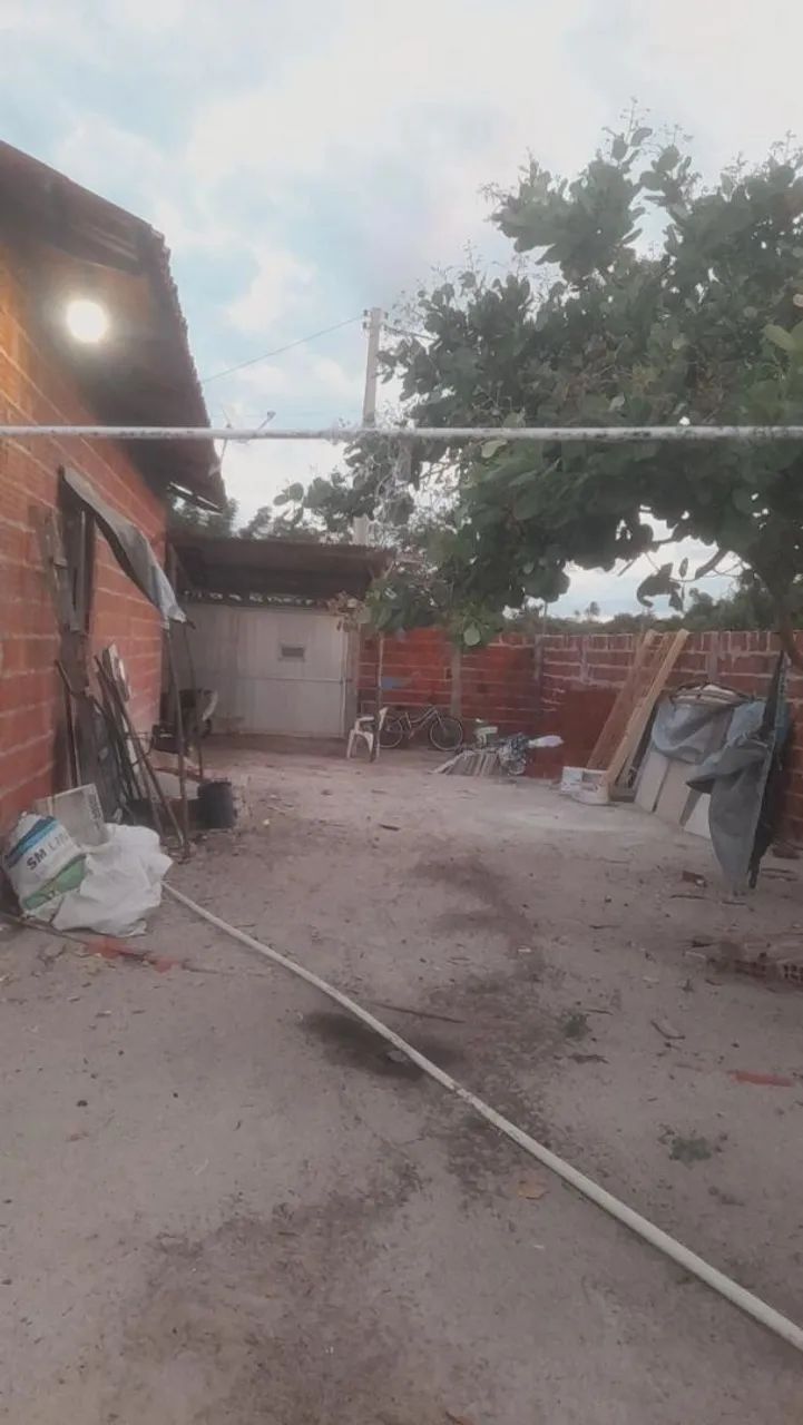 Vende-se casa com 2 lotes de terreno  - Foto 4