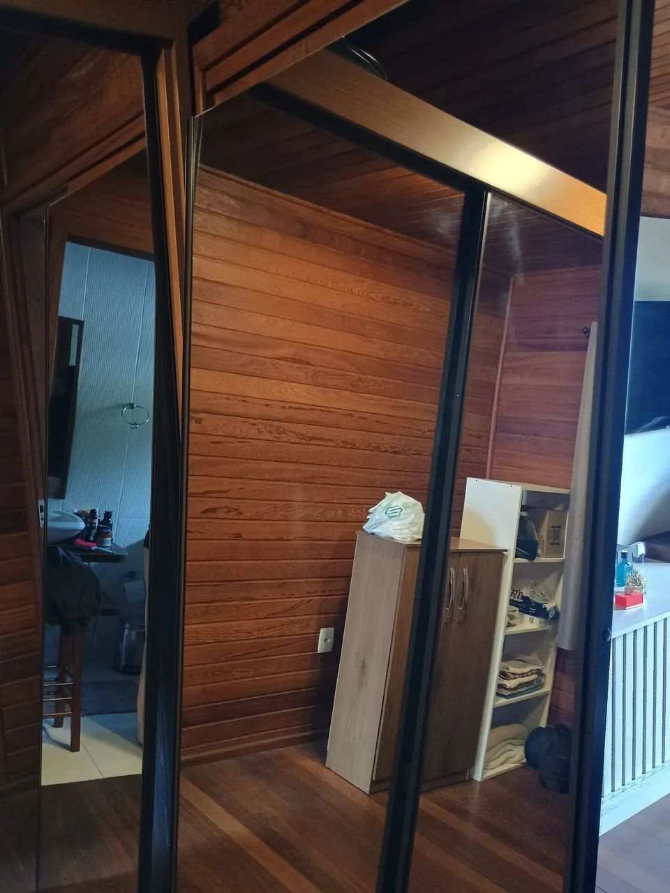Vendo porta de guarda roupa espelhada 