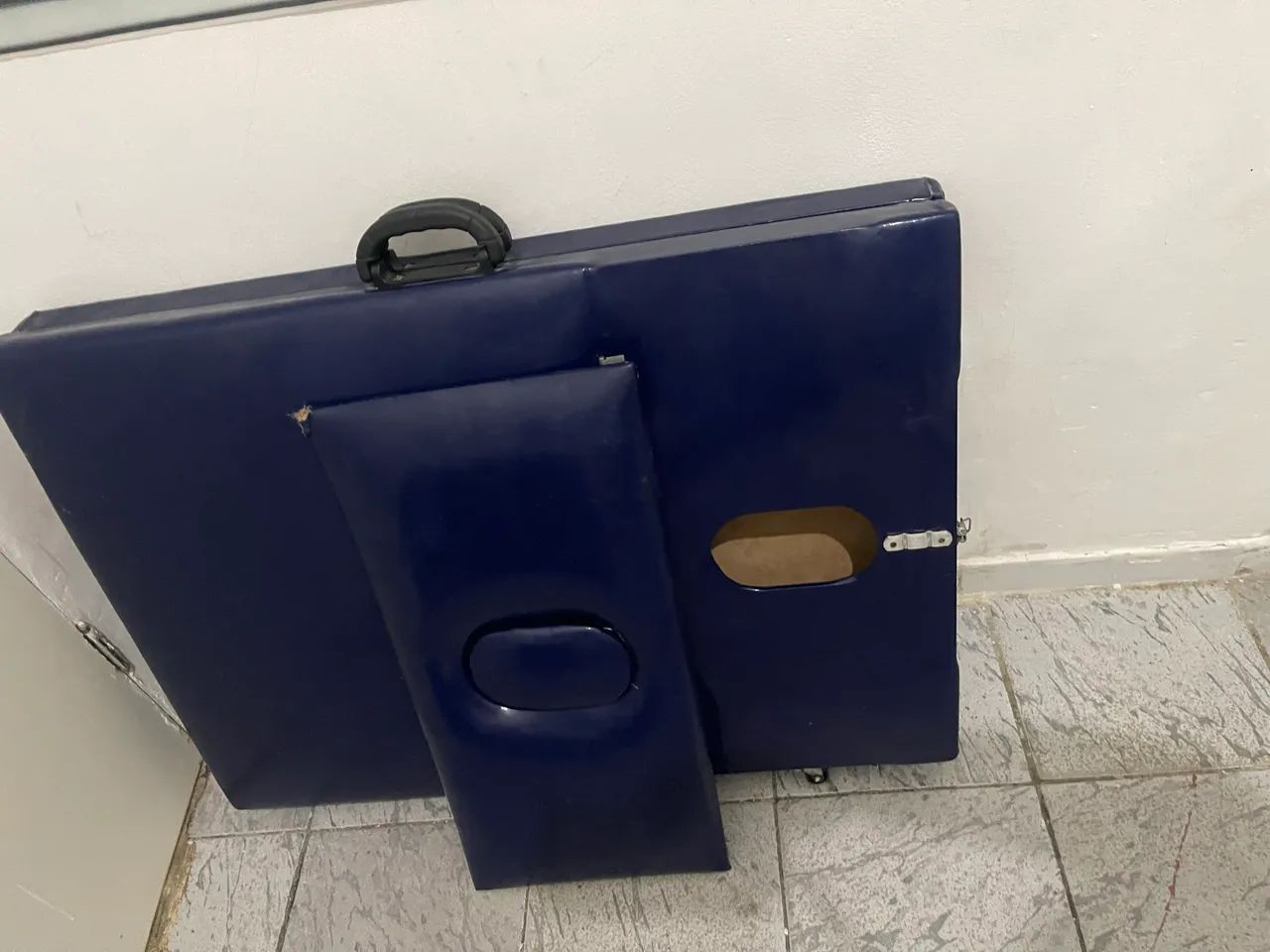 VENDO MACA DE MASSAGEM SEMI NOVA EM  ESTADO