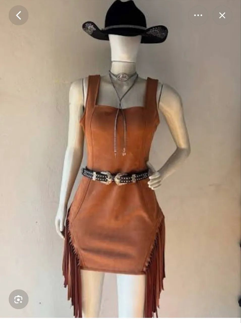 VESTIDO ,ACESSÓRIOS,CHAPÉU E BOTA BRANCA  - Foto 2