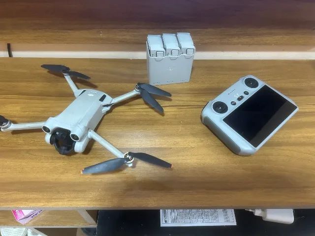 Drone DJI mini 3 pro + 3 baterias e controle com visor 