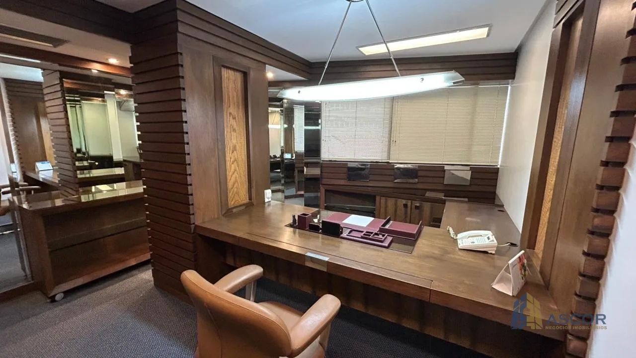 Sala comercial mobiliada com 8 banheiros e 5 vagas em localização privilegiada no Centro - Foto 5