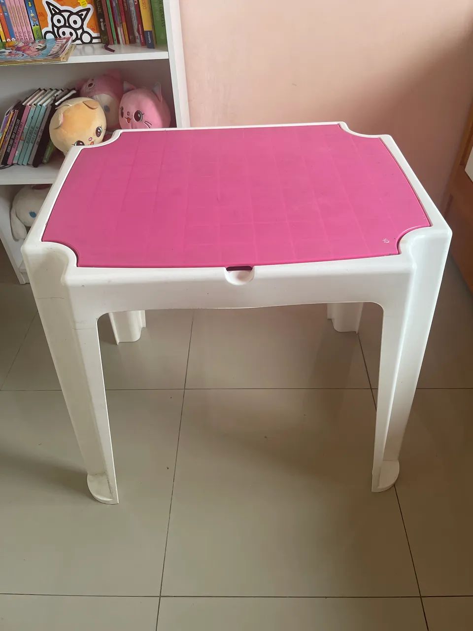 mesa infantil retirada no Cachambi 