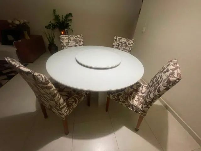 Mesa de Jantar Redonda 1,35m + 4 Cadeiras + Centro Giratório - Foto 3