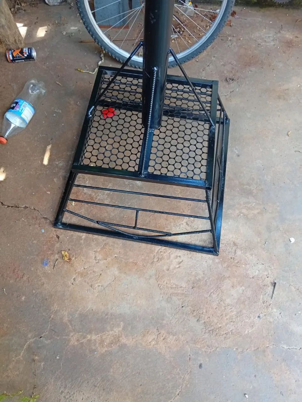 Churrasqueira nova para espetinho e aburguer na chapa 14 R$1200 lixeira reforçada R$ 250.0