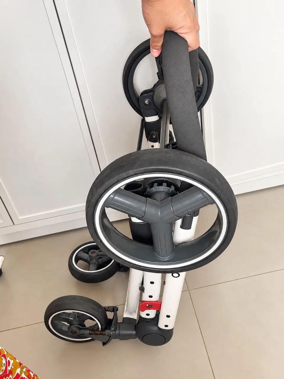 Carrinho de bebê com bebê conforto - Foto 4