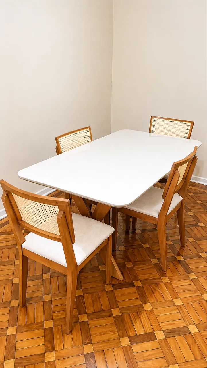 Mesa de jantar + 4 cadeiras