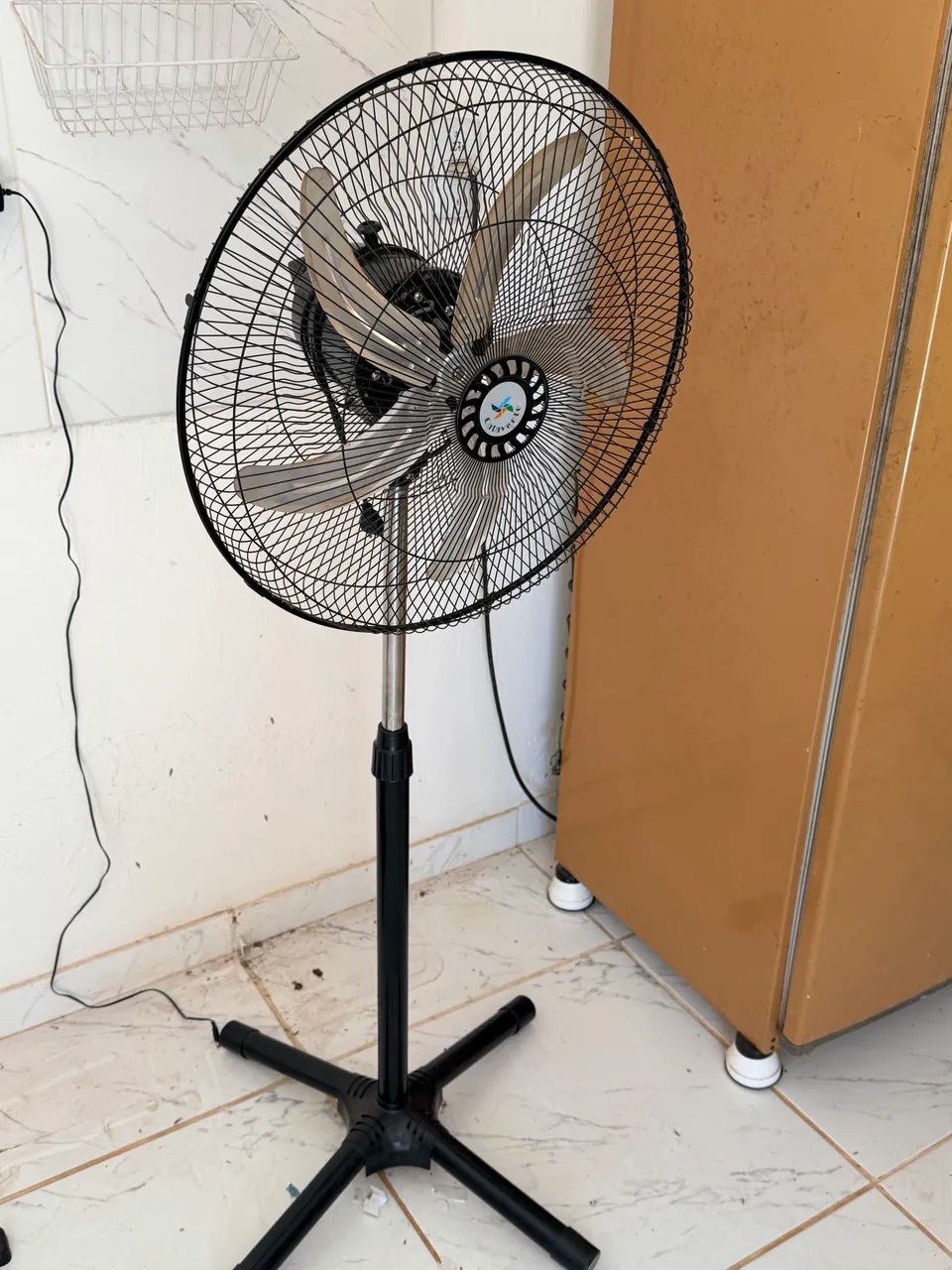 Ventilado com pedestal 