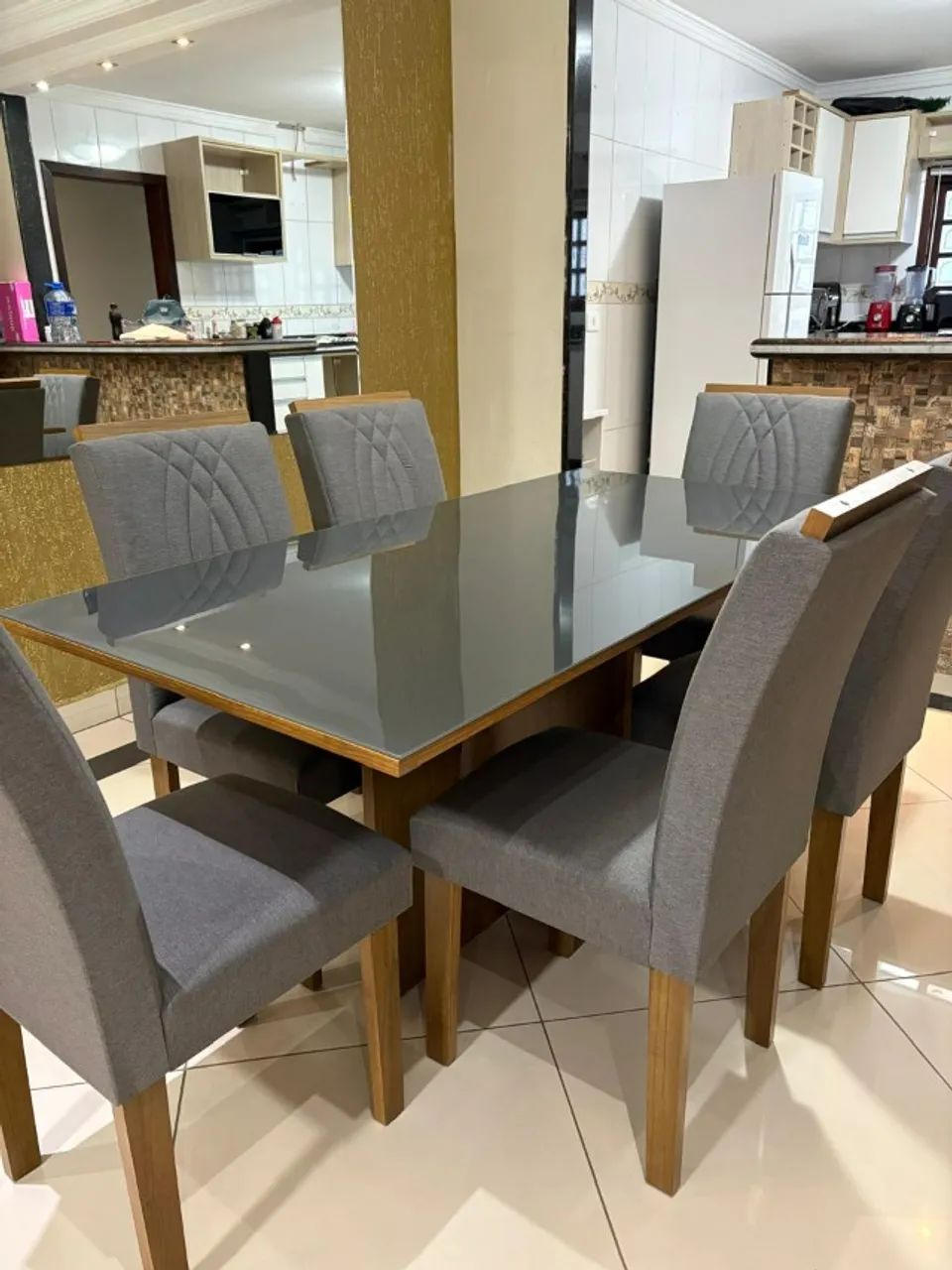 MESA JANTAR , TAMPO DE VIDRO COMPLETA , NOVISSIMA , CADEIRAS ESTOFADAS 