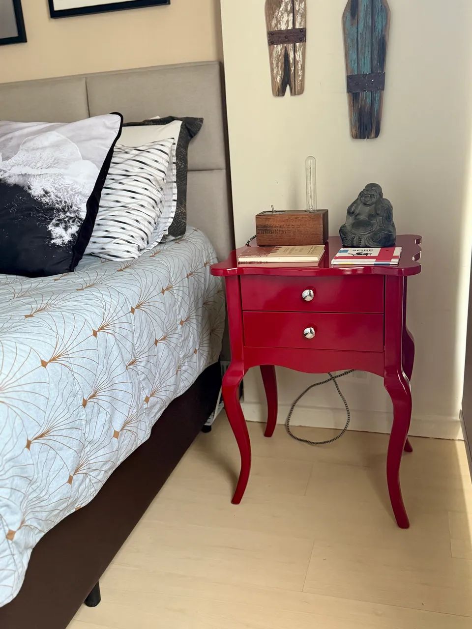 Mesa de cabeceira alta vermelha - Foto 3