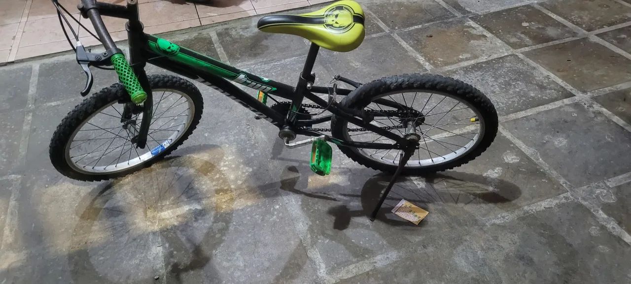 Bicicleta infantil aro 20 está com frio e tudo   - Foto 3