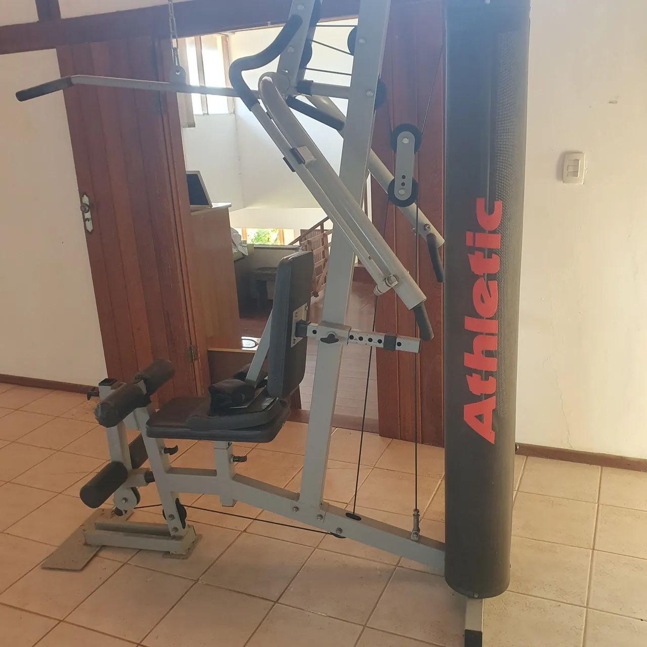 Vendo estação de musculação Athletic - Foto 2