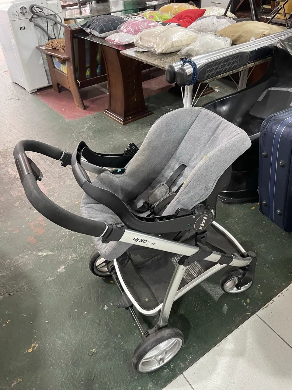 Carrinho de Bebê Epic Lite Dobrável com Bebê Conforto  - Foto 4