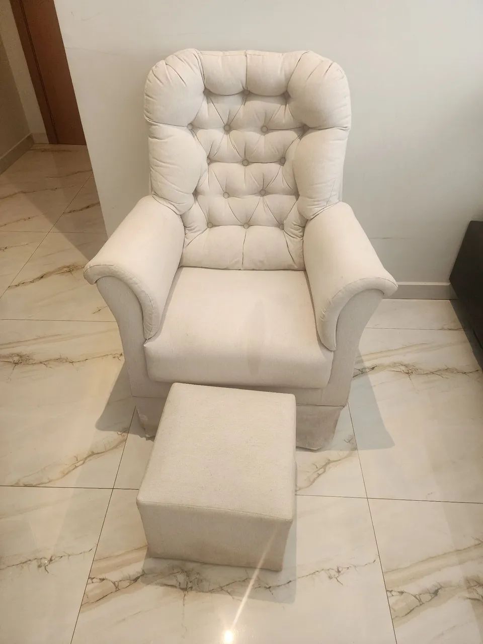 VENDE-SE POLTRONA DE AMAMENTAÇÃO 