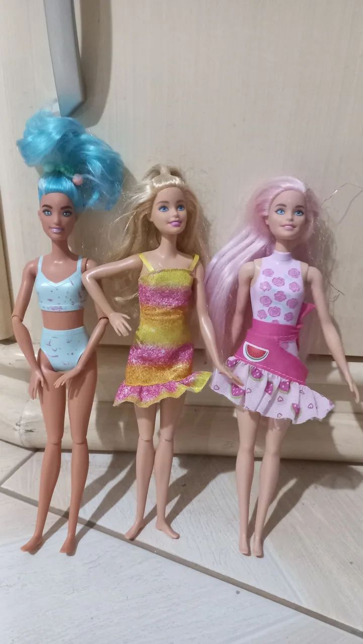 Lotinho de bonecas Barbies.  - Foto 2