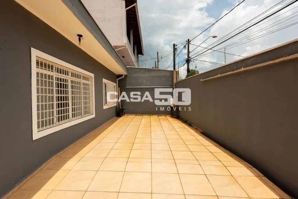 Casa térrea à venda na Vila Lemos em Campinas/SP.