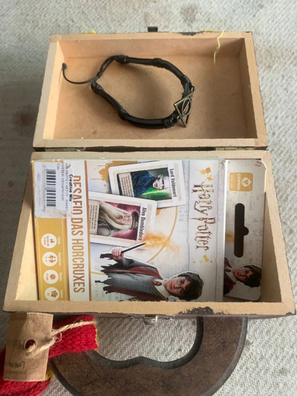 Caixa Kit de Presente Lembrancinha Mala Harry Potter Hogwarts Grifinória - Foto 2